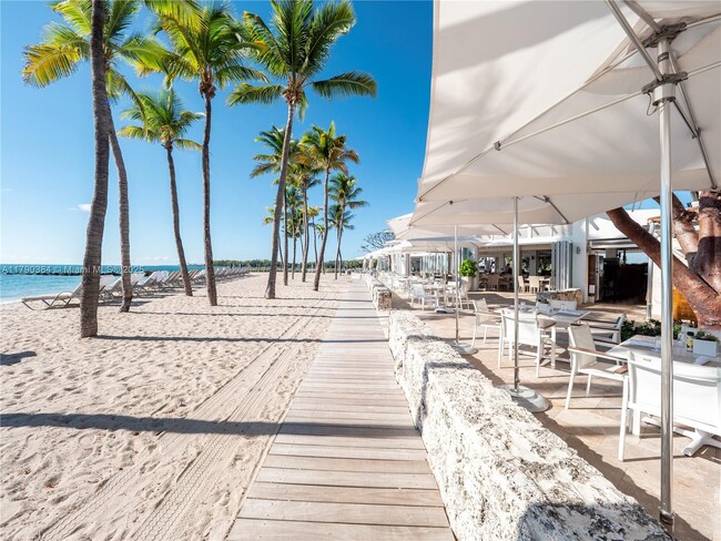 Building Photo - 7154 Fisher Island Dr