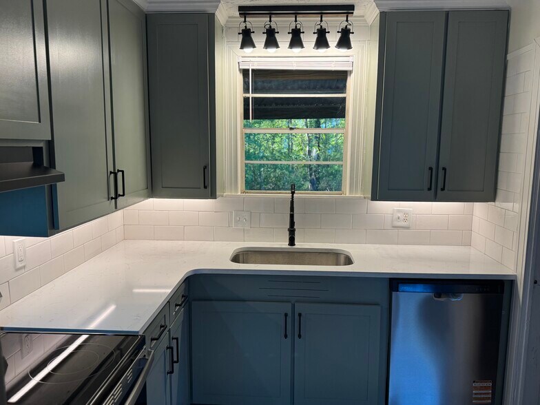 Building Photo - 130 Value Rd