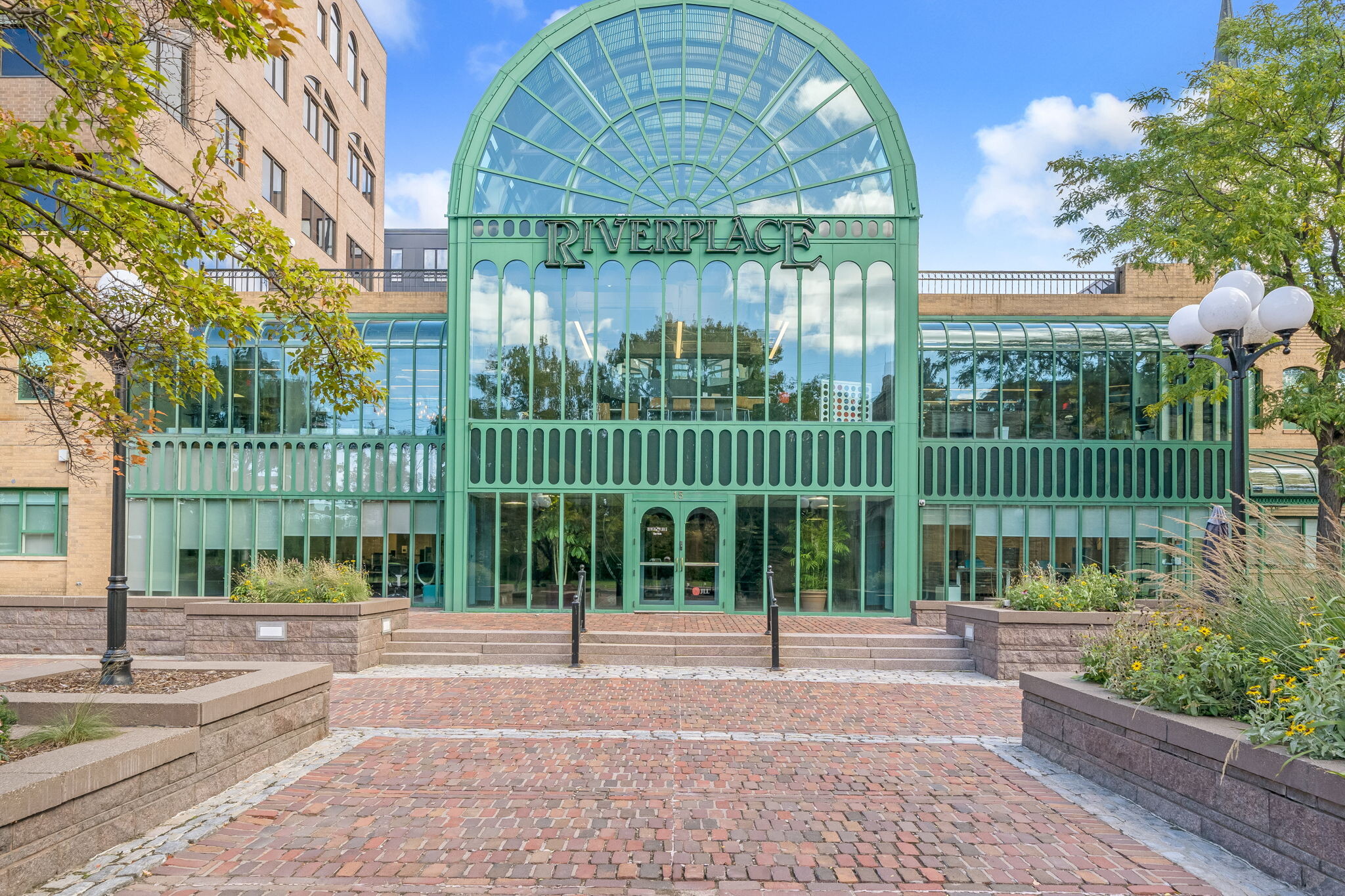 RiverPlace - 220 2nd St NE