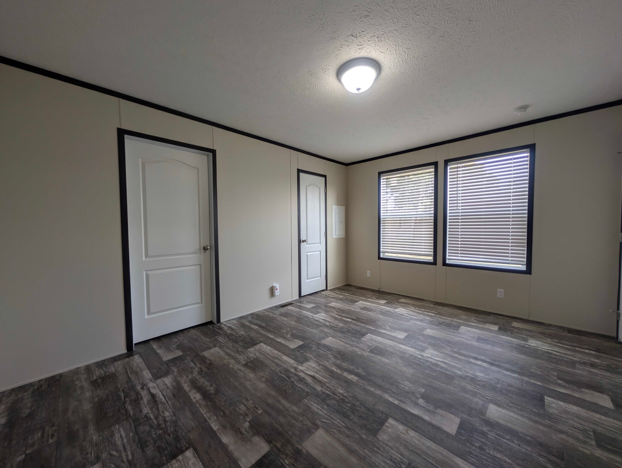 Building Photo - 15881 Villaire Ave