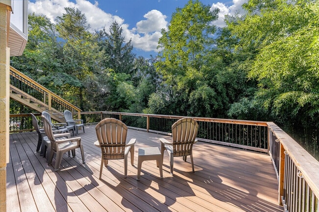Building Photo - 521 Woodhaven Dr