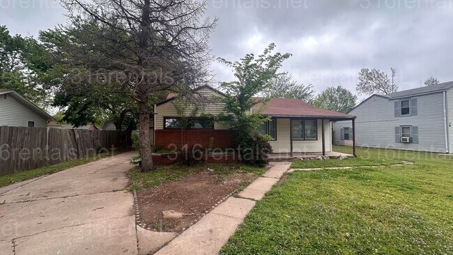 Primary Photo - $1195 - 3 bed 1.5 bath - Single Family Home