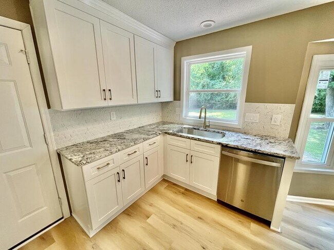 Building Photo - 13004 Astalot Dr SE