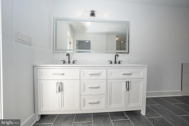 Building Photo - 2627 County Line Rd