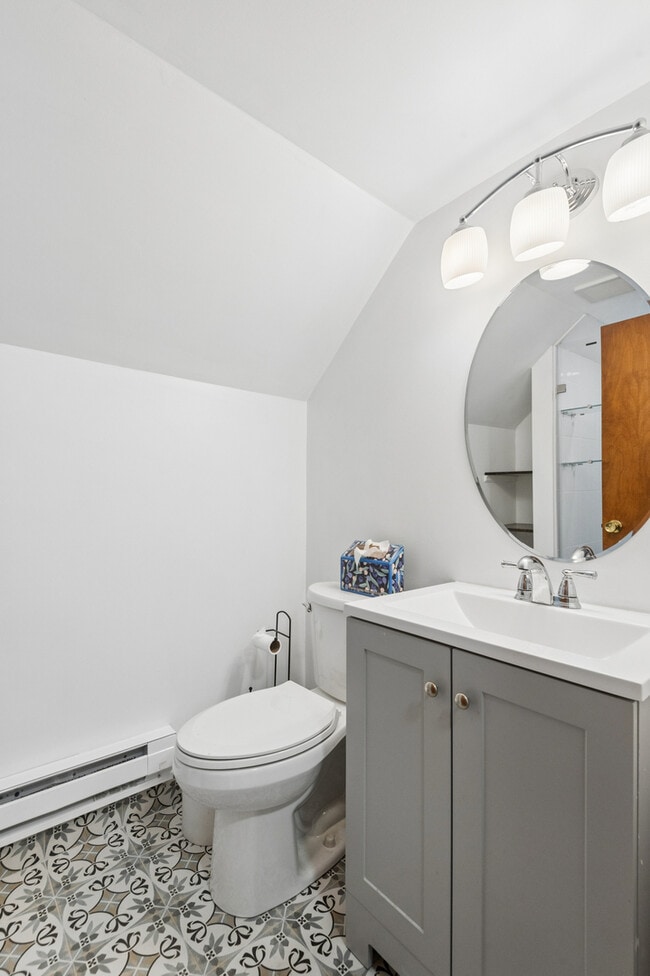 Building Photo - 5266 N La Crosse Ave