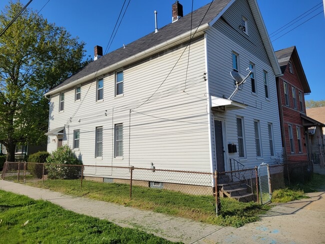 Building Photo - 3416 Hancock Ave