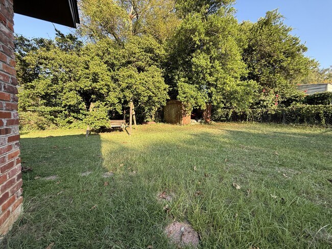 Building Photo - 246 Bowling Green Dr