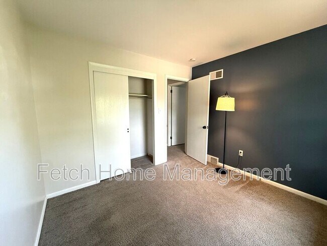 Building Photo - 417 Surrey Dr