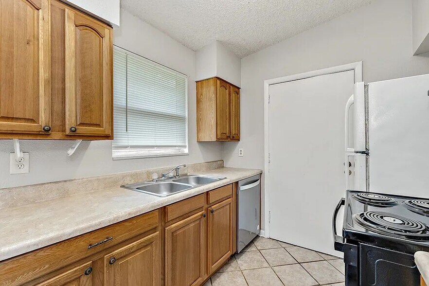 Building Photo - 1938 Monteau Drive