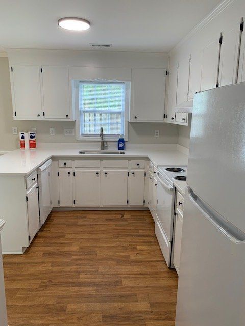 Building Photo - 3975 Sterling Pointe Dr