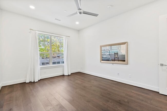 Building Photo - 15875 Spectrum Dr
