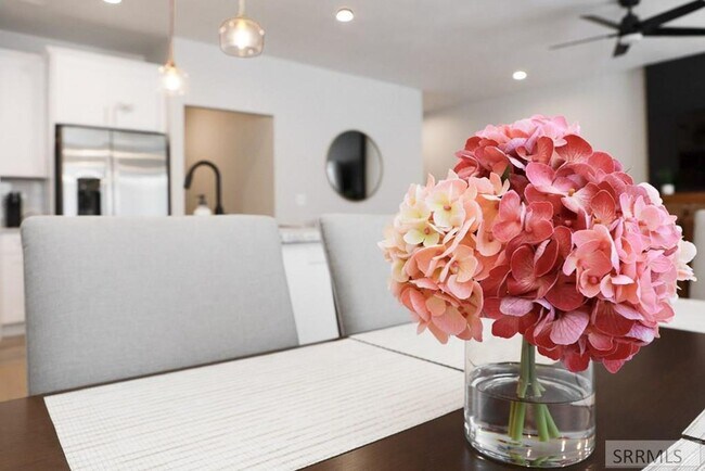 Building Photo - COMPLETELY FURNISHED HOME FOR RENT IN SUGA...