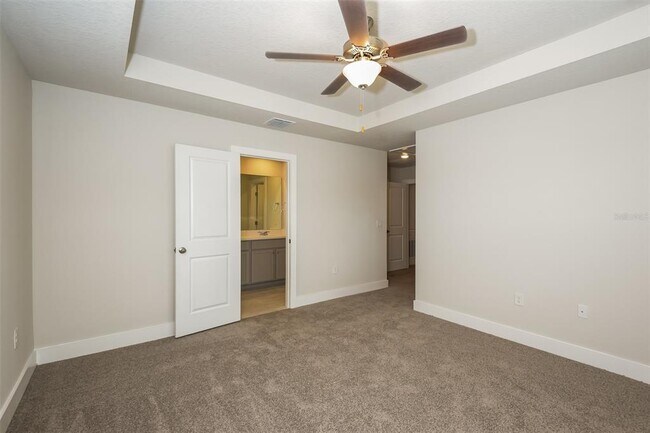 Building Photo - 812 E Voorhis Ave