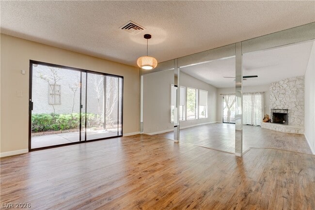 Building Photo - 2204 Plaza Del Robles
