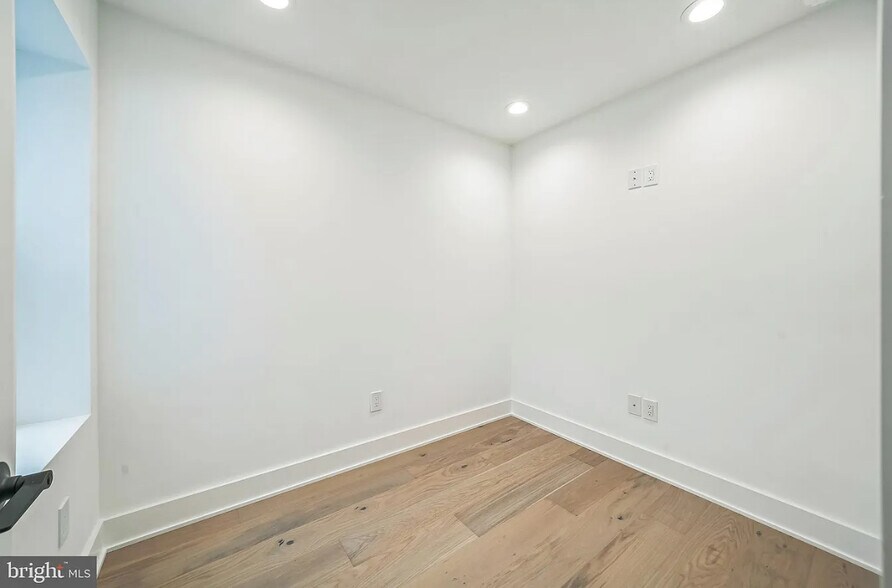 Building Photo - 1309 S 32nd St