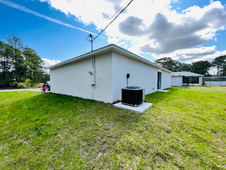 Building Photo - 1094 Harlingen Rd SW