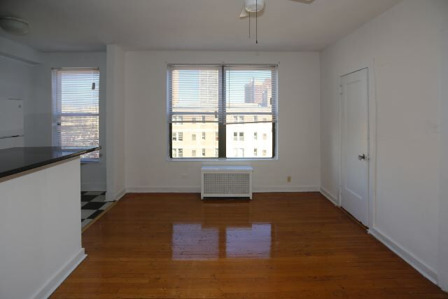 Building Photo - 941 W Carmen Ave