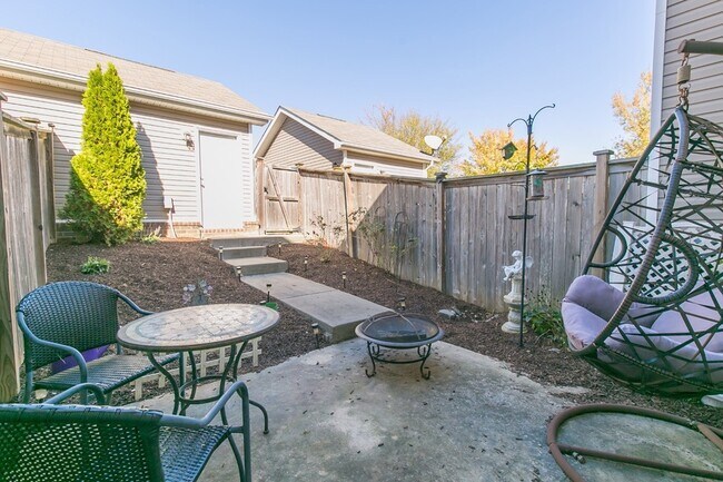 Building Photo - 1249 Riverbrook Dr