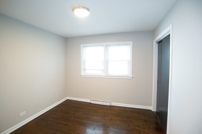 Building Photo - 8837 S Talman Ave