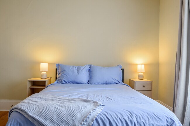 Queen bedroom 3 - 1608 Fayetteville St
