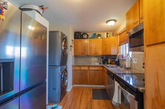 Building Photo - 760 39th St