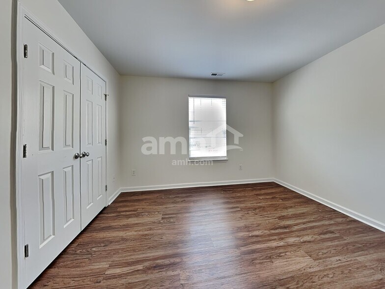 Building Photo - 5716 Running Fox Ln