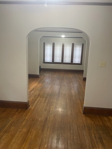 Building Photo - 598 Blaine Ave