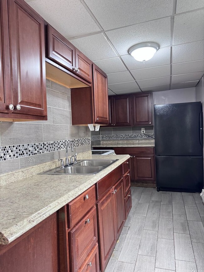 Building Photo - 630 Main St