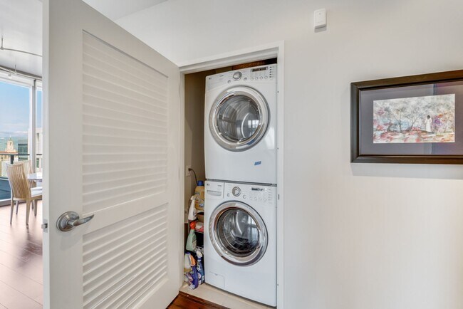 Building Photo - Gorgeous 3 Bedroom Condo with Huge Outdoor Space at Axis