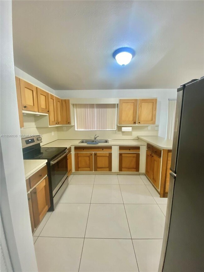 Building Photo - 12 Andros Rd