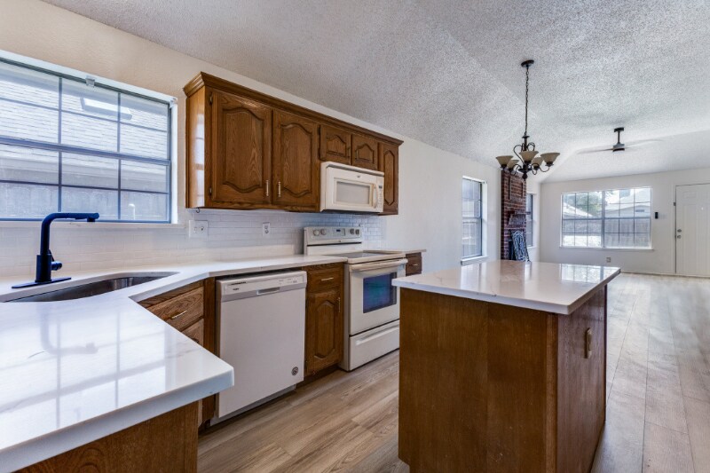 Building Photo - 917 Haverstraw Pl