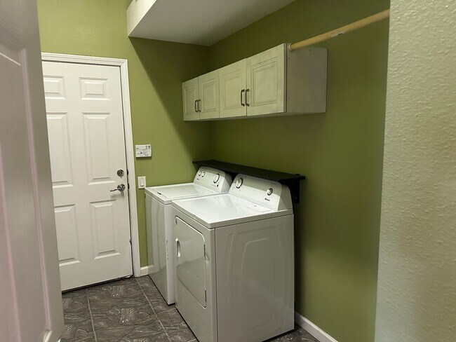 Building Photo - Beautiful Home Located in Great Community with all the Amenities.