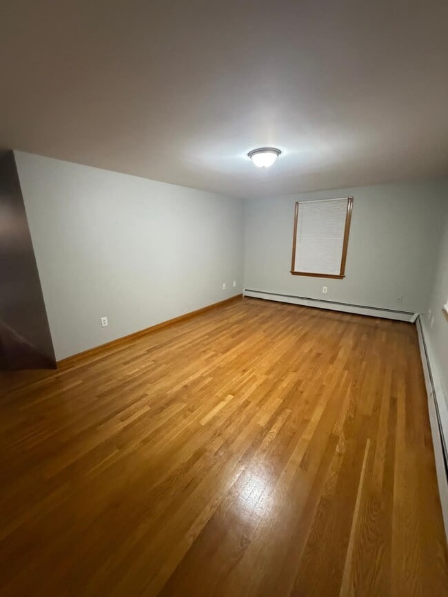 Building Photo - 61 Tracey St