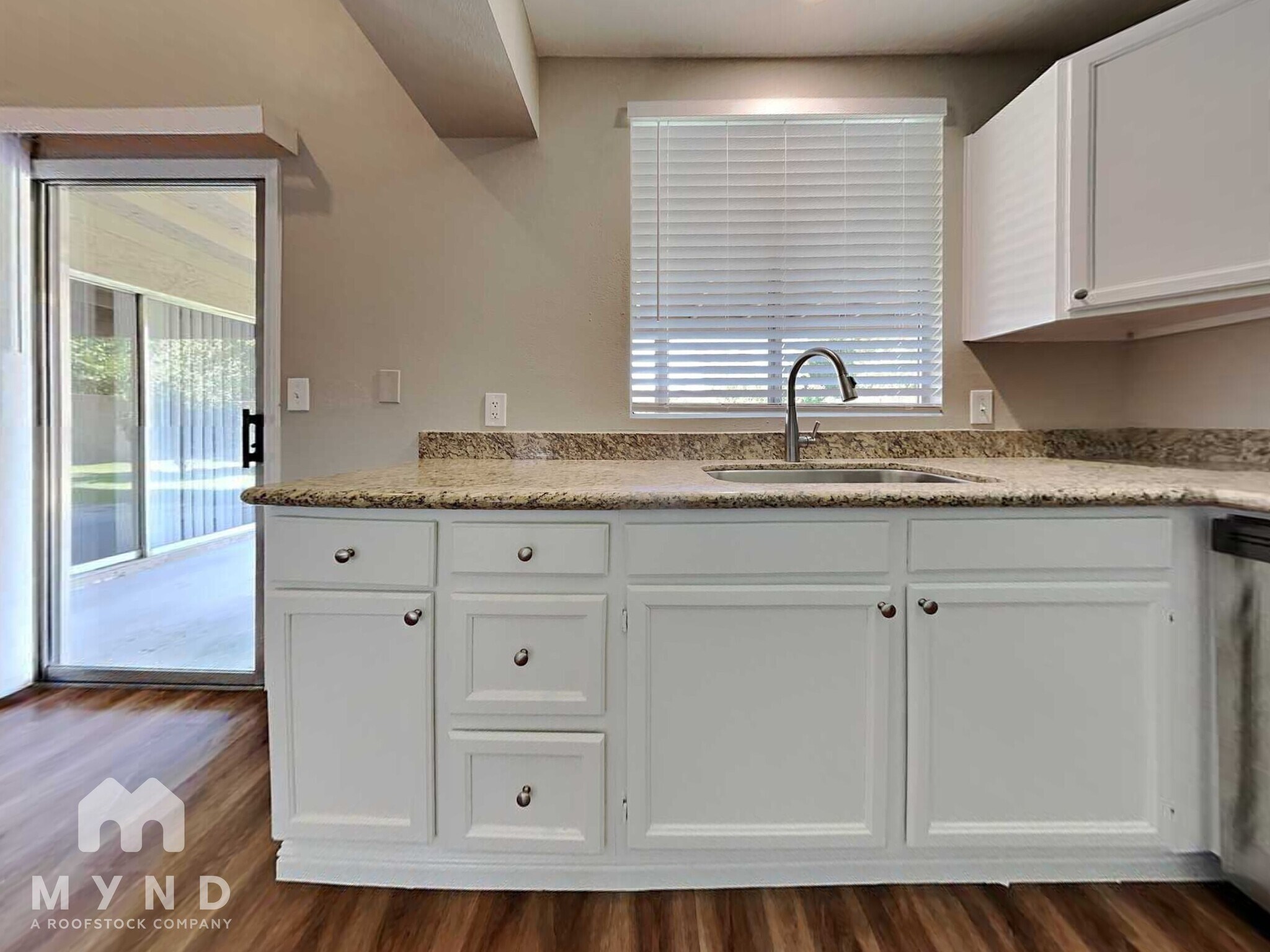 Building Photo - 818 E Piute Ave