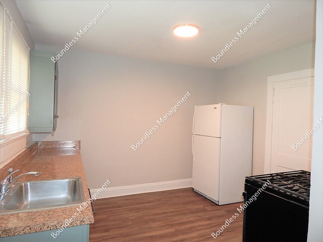 Building Photo - 622 Waldo St SE