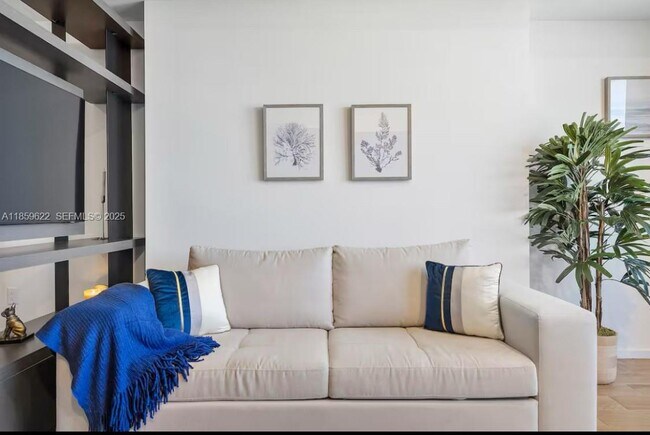 Building Photo - 398 NE 5th St