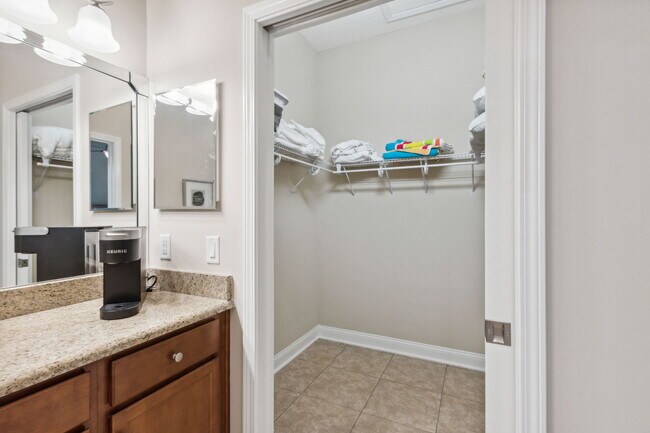 Building Photo - 95282 Summerwoods Cir