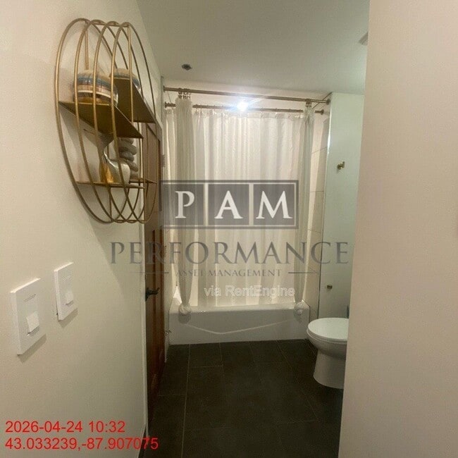 Building Photo - 234 N Broadway