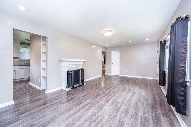Building Photo - 2506 Inman Ave