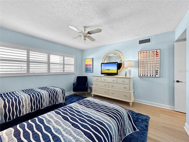 Building Photo - 4325 Gulf of Mexico Dr