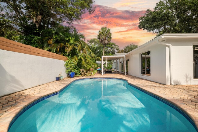 Building Photo - 2421 SW 29th Way