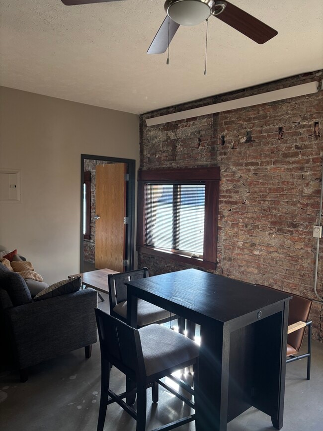 Building Photo - Aerie 147 Lofts