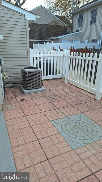 Building Photo - 102 Royal Ct Ln