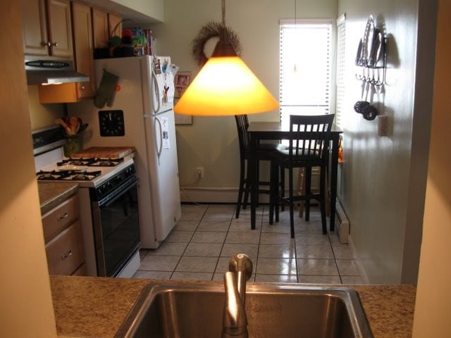 Kitchen - 6 Talcott Forest Rd