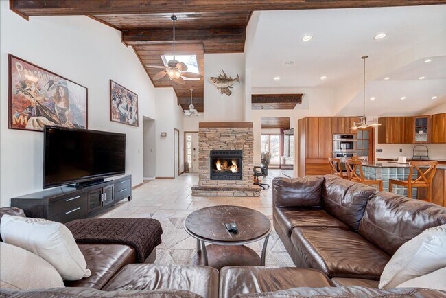 Building Photo - 441 Burlingham Rd