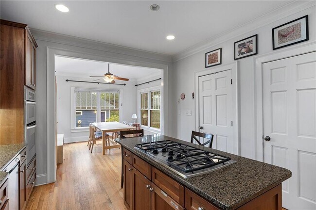 Building Photo - 120 Park Pl