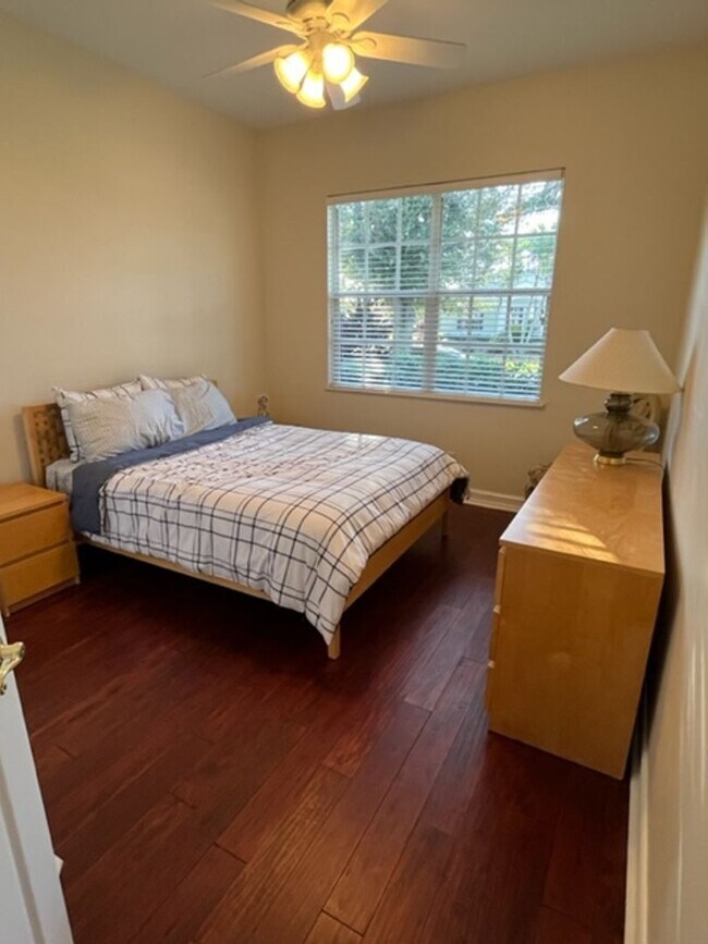 Building Photo - 12561 Lake Run Dr