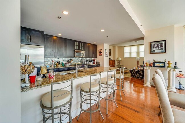 Building Photo - 1125 Maxwell Ln