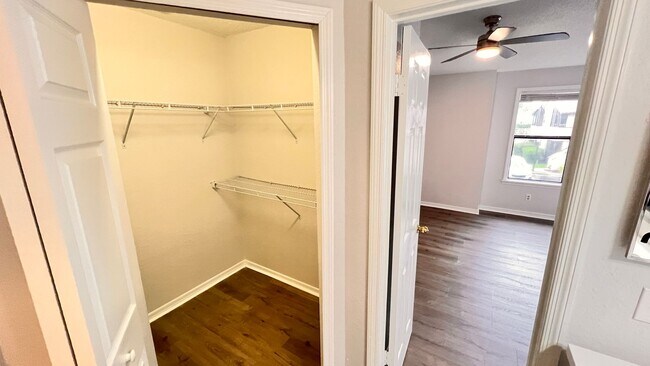 Building Photo - Unlock Your Perfect Winter Park Retreat: F...