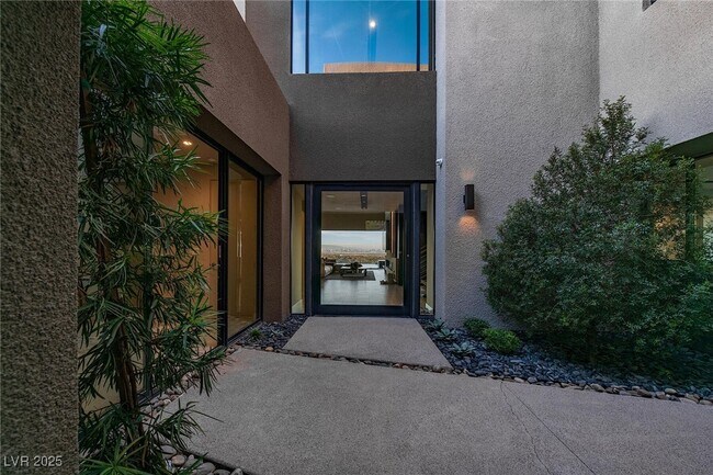 Building Photo - 810 Dragons Eye Dr